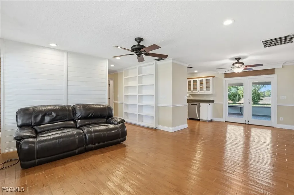 2306 NE 24th Avenue Cape Coral FL 33909