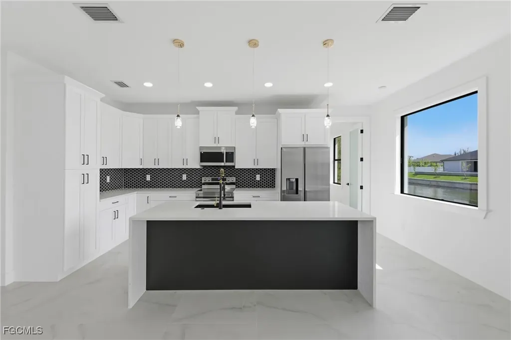2124 NW 21st Street Cape Coral FL 33993