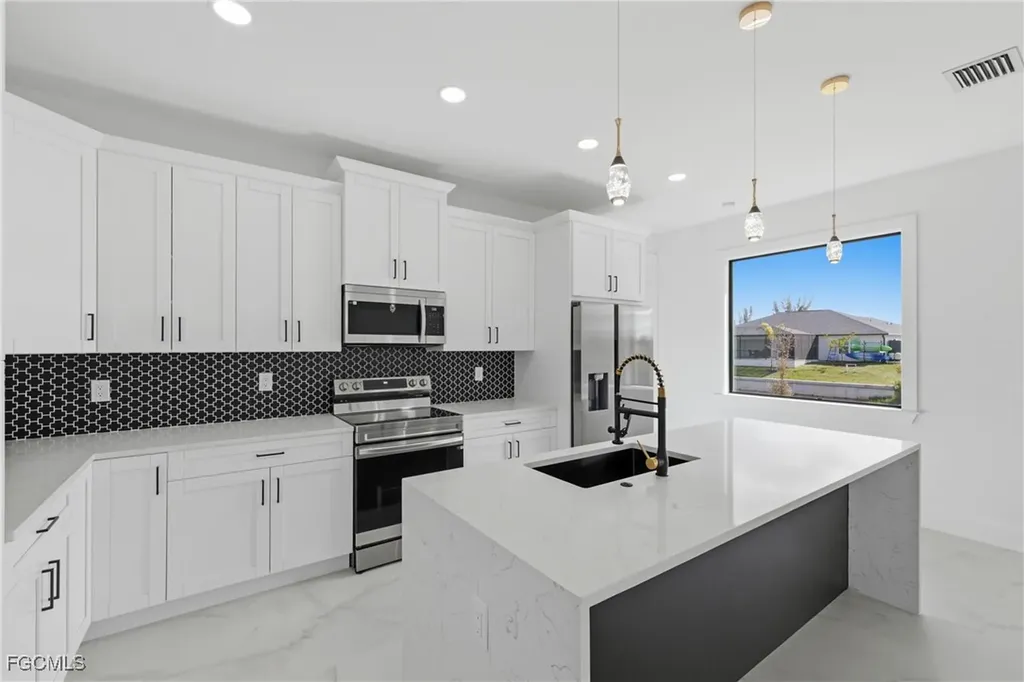 2124 NW 21st Street Cape Coral FL 33993