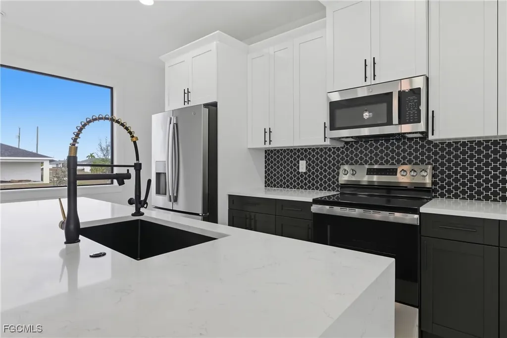 3919 NW 40th Street Cape Coral FL 33993
