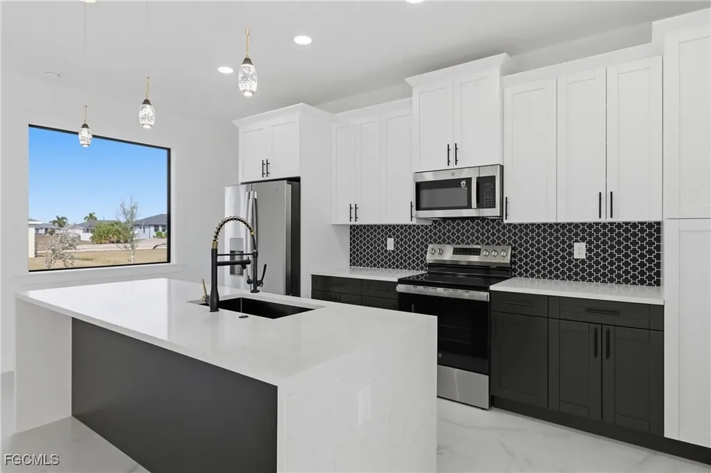 3919 NW 40th Street Cape Coral FL 33993
