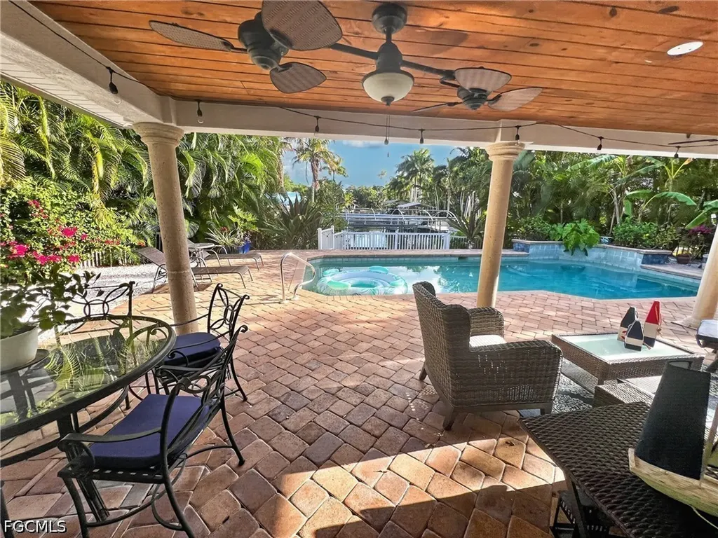 1030 Aqua Lane Fort Myers FL 33919