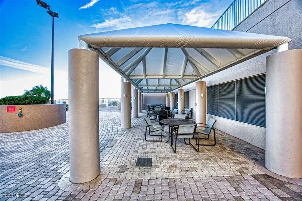 2090 W First Street Fort Myers FL 33901