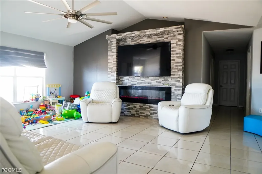 2620 NE 21st Court Cape Coral FL 33909