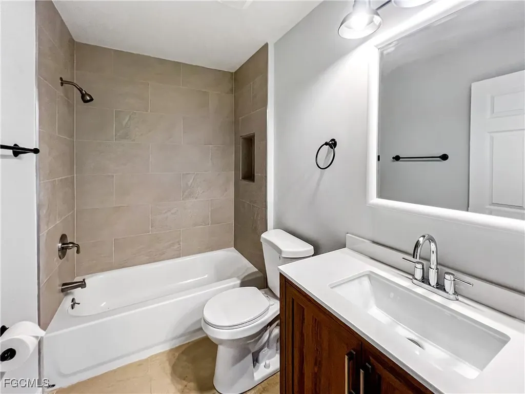 210 Manatee Street Fort Myers FL 33913
