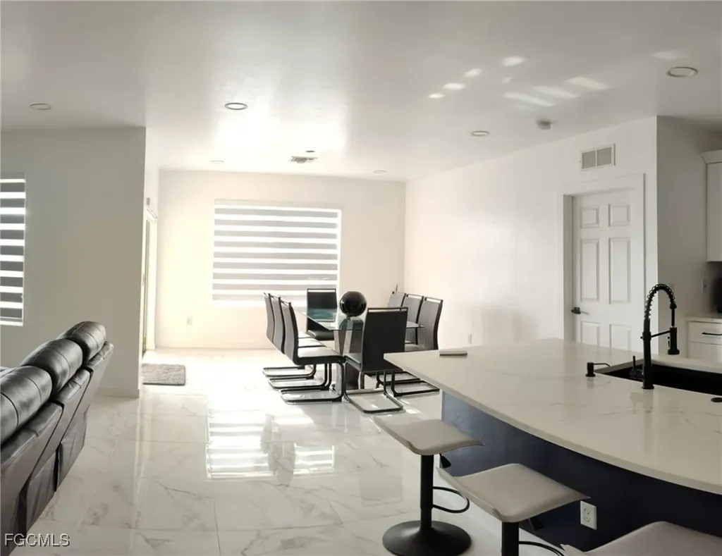 2709 SW 4th Place Cape Coral FL 33914