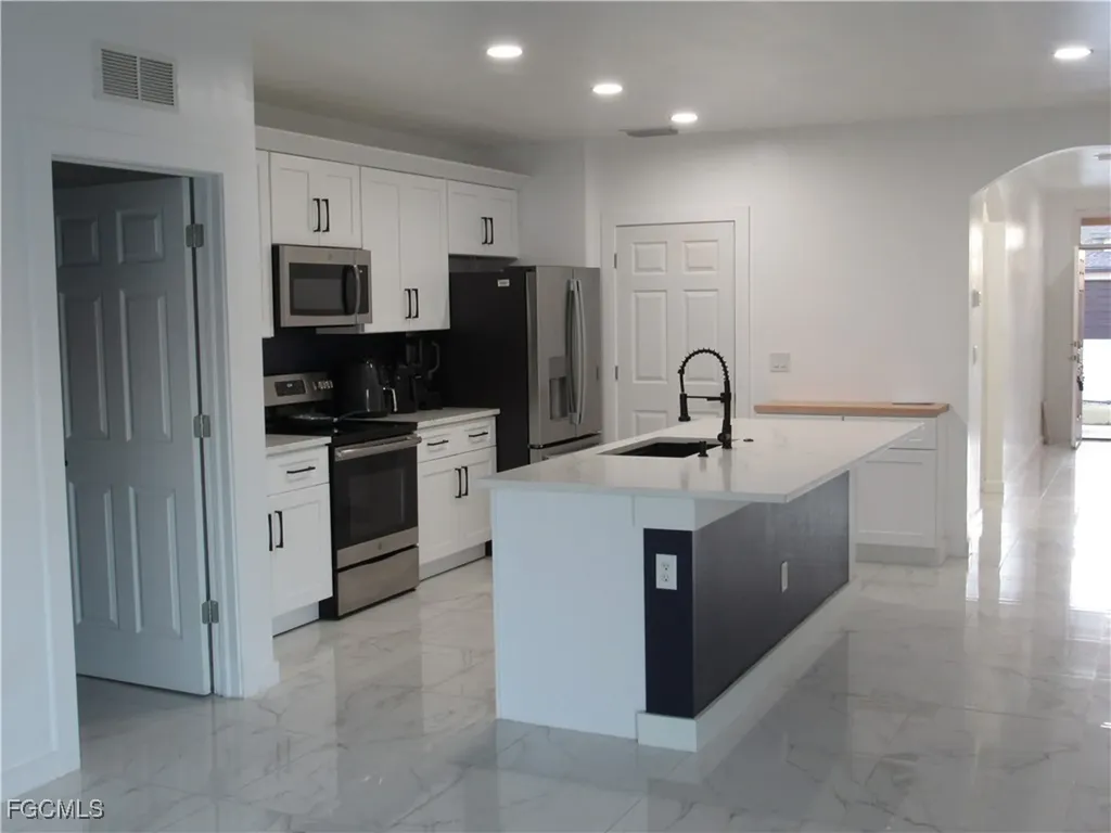 2709 SW 4th Place Cape Coral FL 33914