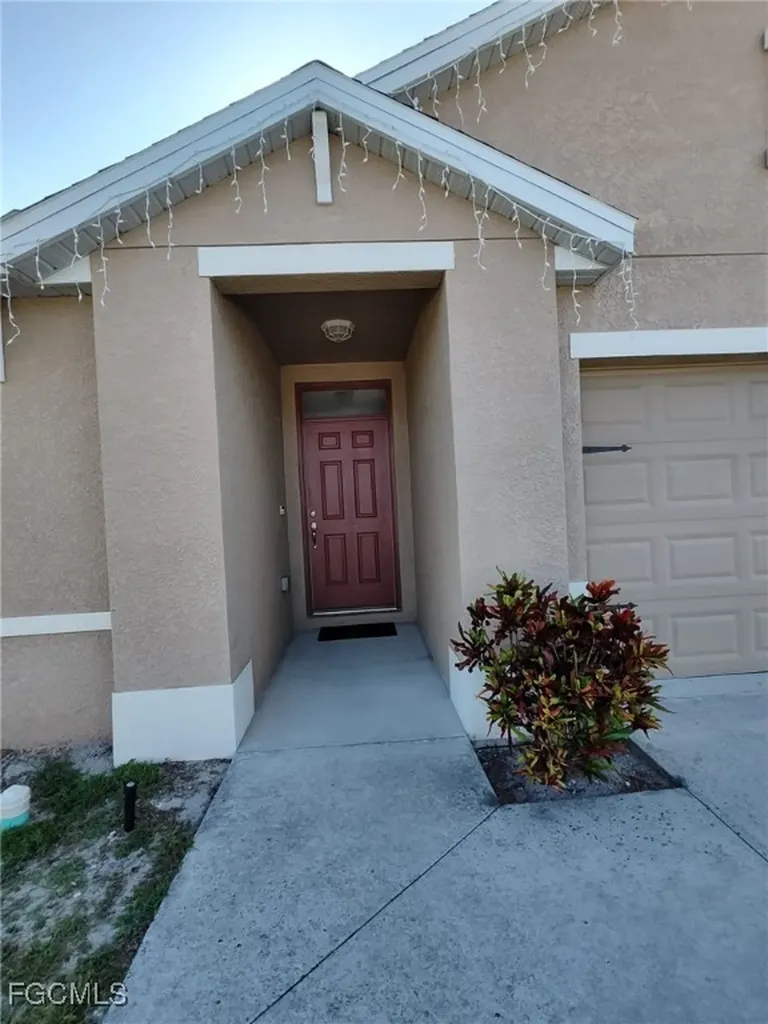 2709 SW 4th Place Cape Coral FL 33914