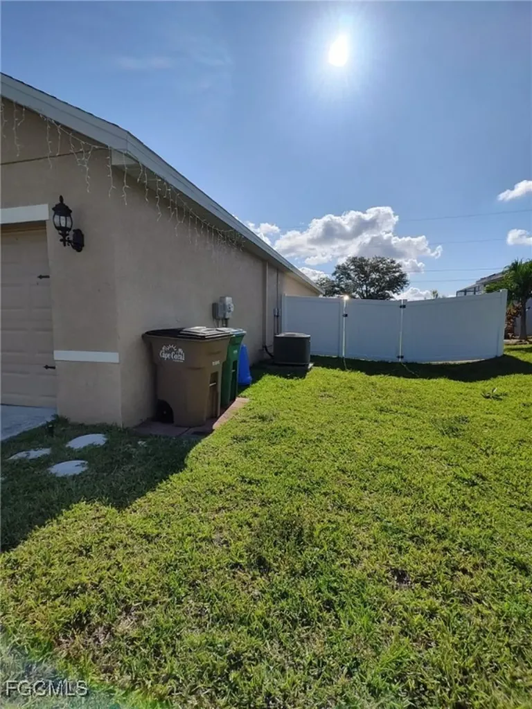 2709 SW 4th Place Cape Coral FL 33914