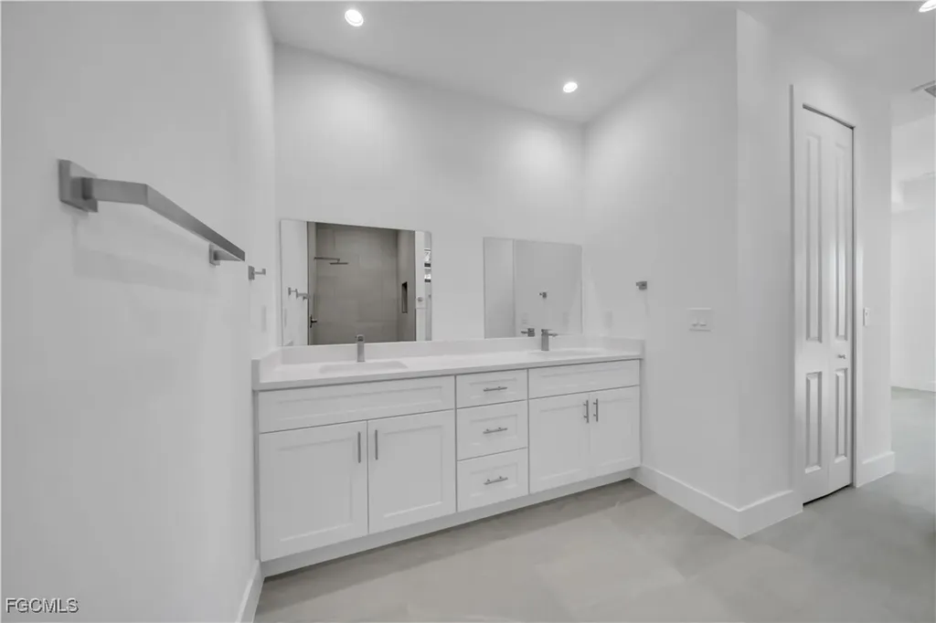 2208 NE 9th Avenue Cape Coral FL 33909