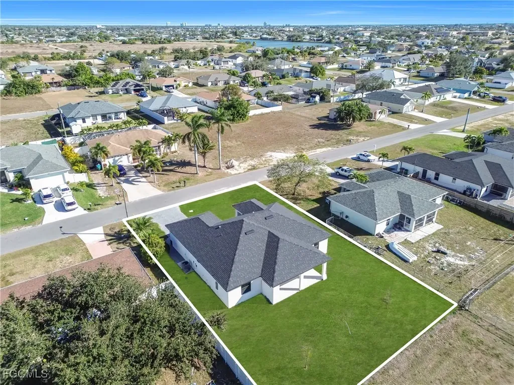 2208 NE 9th Avenue Cape Coral FL 33909