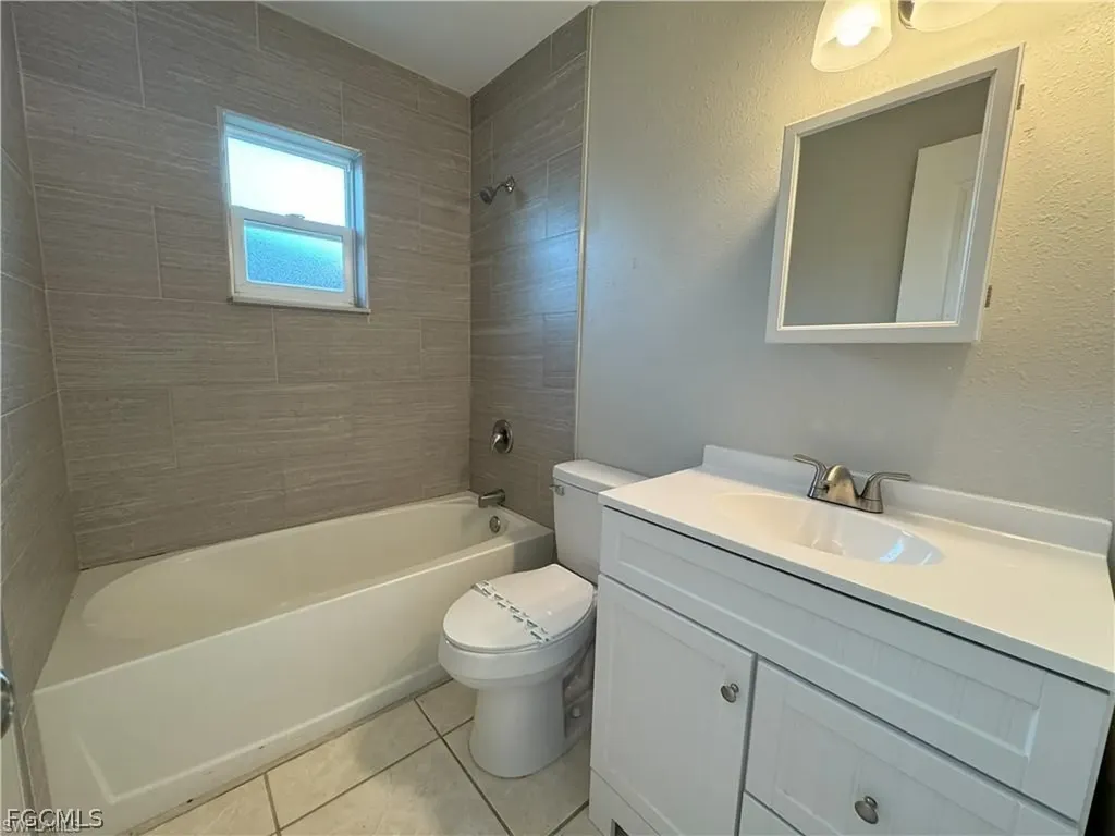 4402-4404 Santa Barbara Boulevard Cape Coral FL 33914