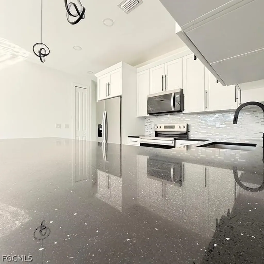 213-215 W 12th Street Lehigh Acres FL 33972