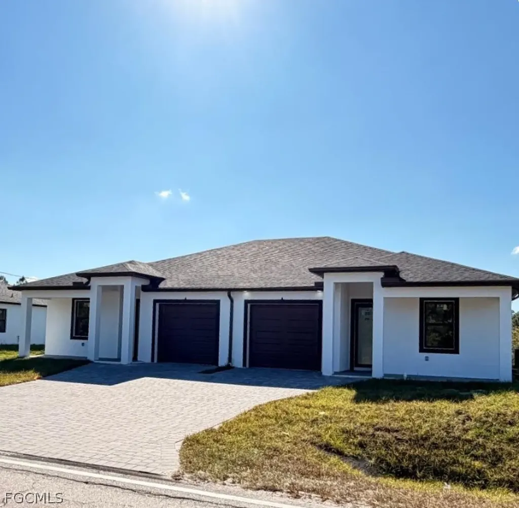 213-215 W 12th Street Lehigh Acres FL 33972