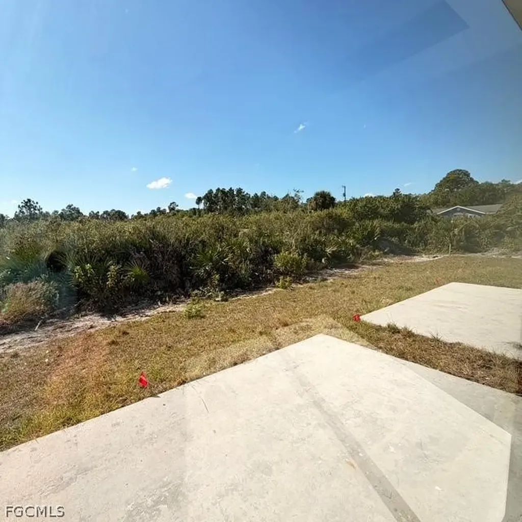 213-215 W 12th Street Lehigh Acres FL 33972