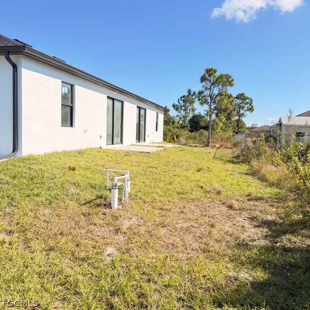 213-215 W 12th Street Lehigh Acres FL 33972