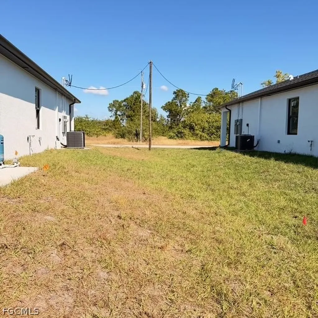 213-215 W 12th Street Lehigh Acres FL 33972
