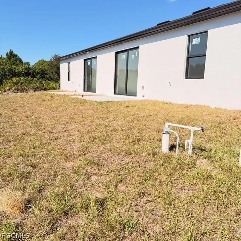 213-215 W 12th Street Lehigh Acres FL 33972