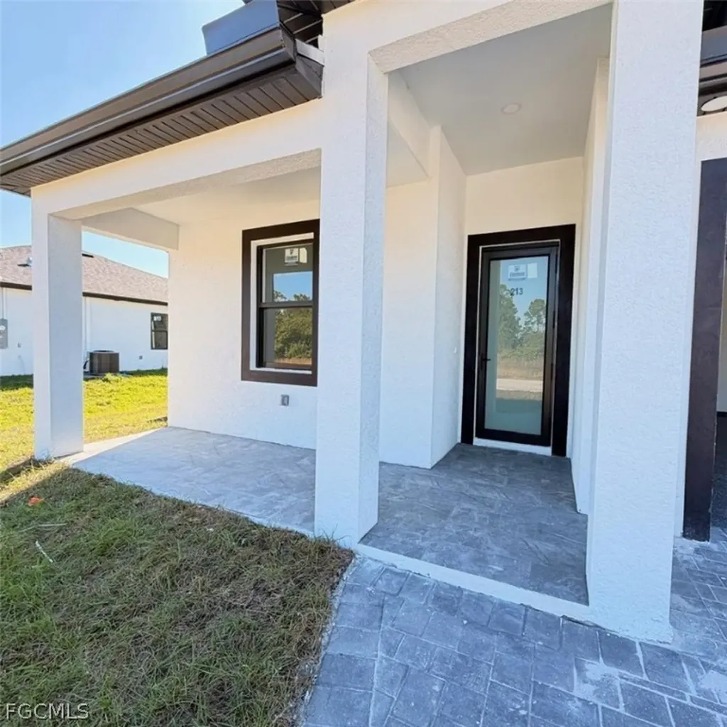 213-215 W 12th Street Lehigh Acres FL 33972