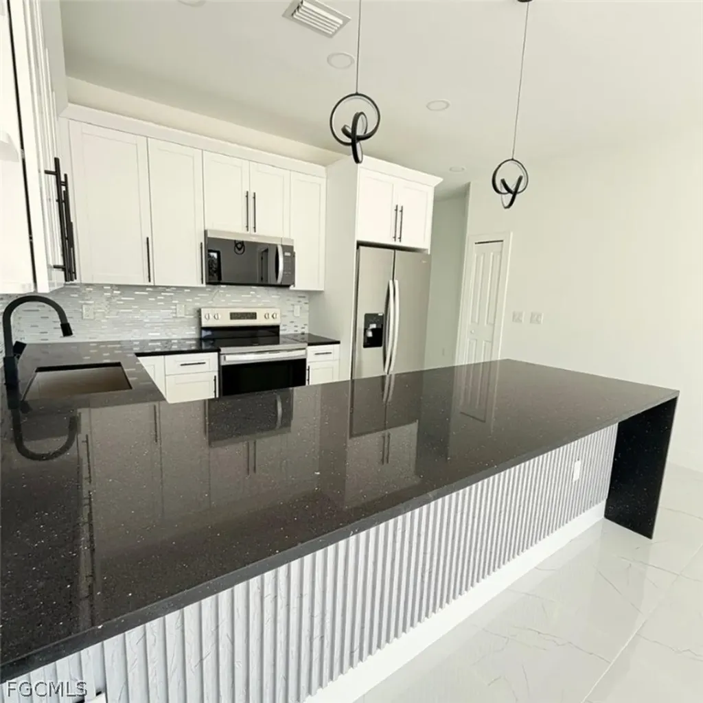 213-215 W 12th Street Lehigh Acres FL 33972