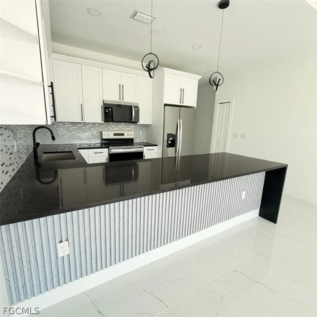 213-215 W 12th Street Lehigh Acres FL 33972