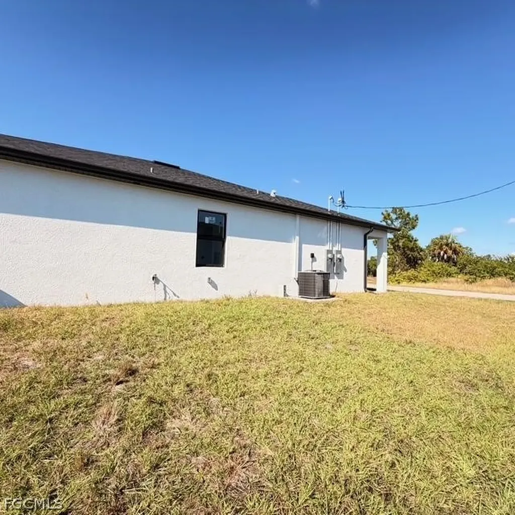 213-215 W 12th Street Lehigh Acres FL 33972