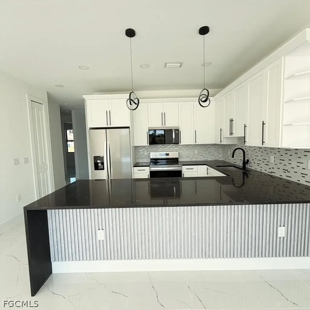 213-215 W 12th Street Lehigh Acres FL 33972