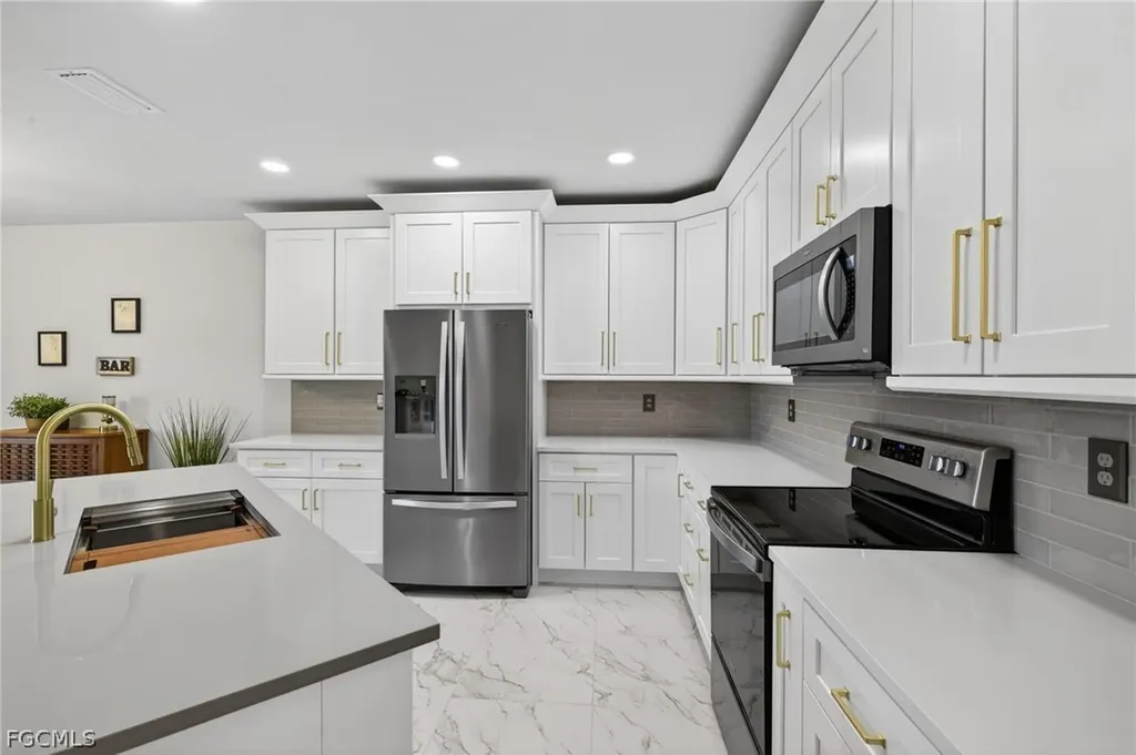 630 SW 11th Place Cape Coral FL 33991