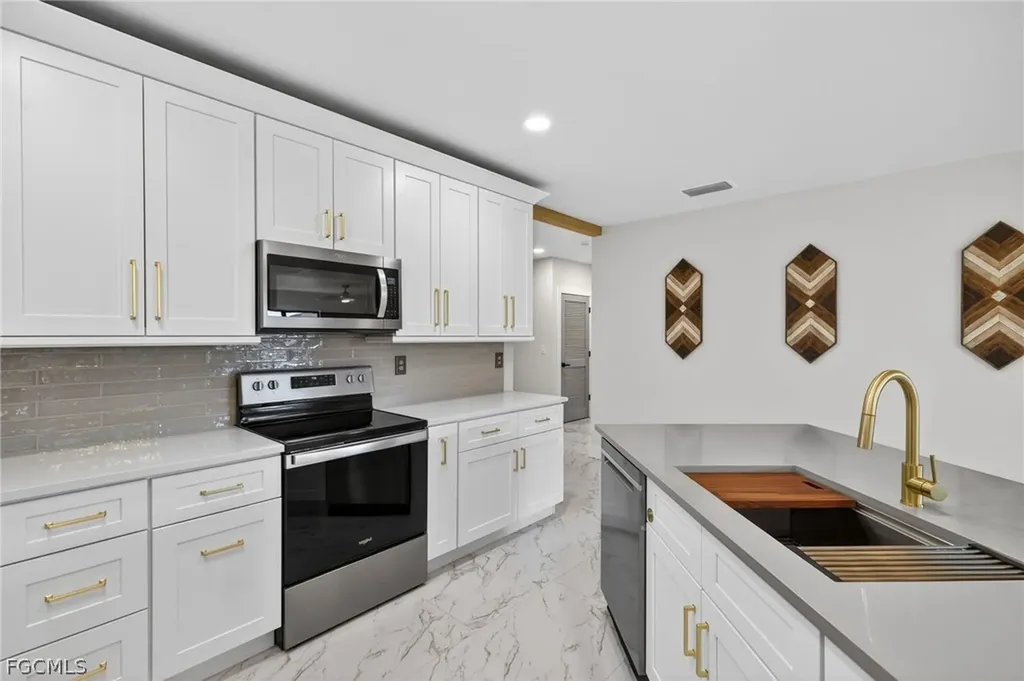 630 SW 11th Place Cape Coral FL 33991