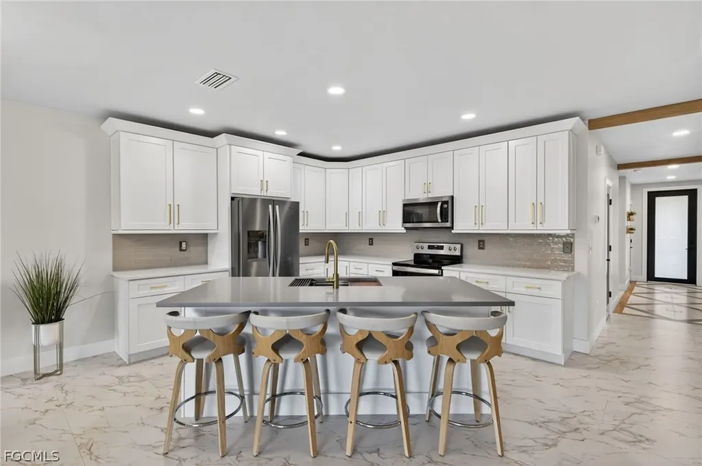 630 SW 11th Place Cape Coral FL 33991