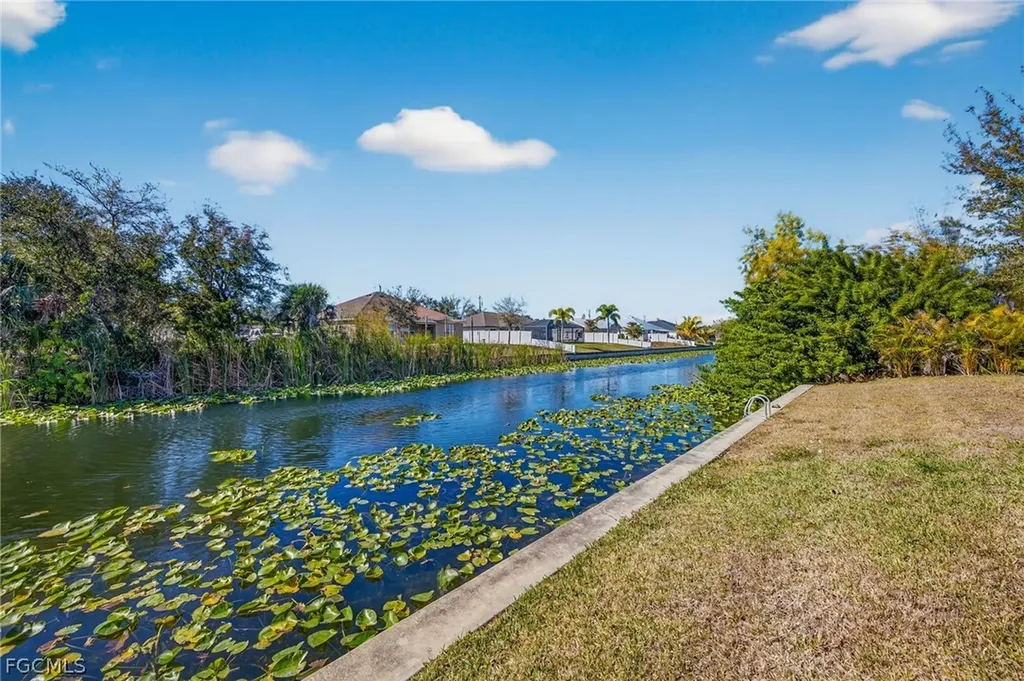 630 SW 11th Place Cape Coral FL 33991