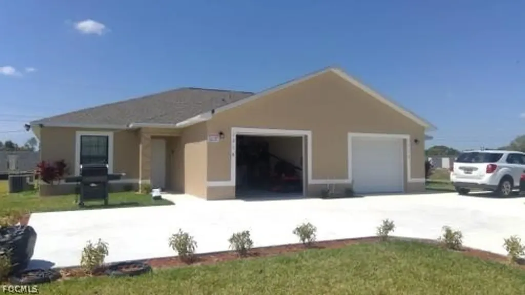 1314/1316 Country Club Boulevard Cape Coral FL 33990