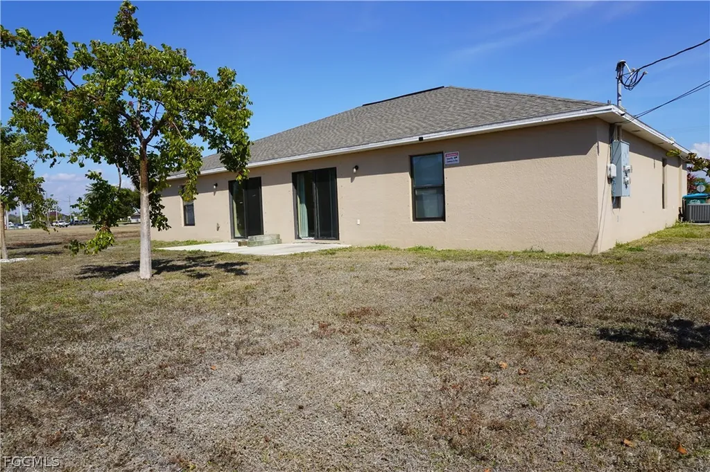 1314/1316 Country Club Boulevard Cape Coral FL 33990