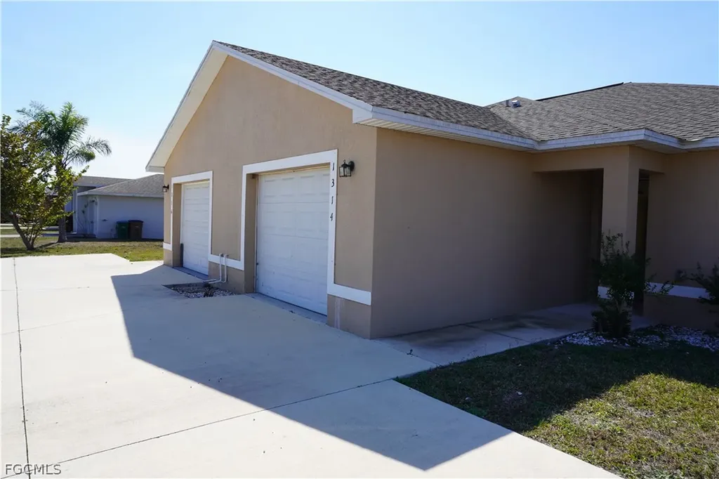 1314/1316 Country Club Boulevard Cape Coral FL 33990