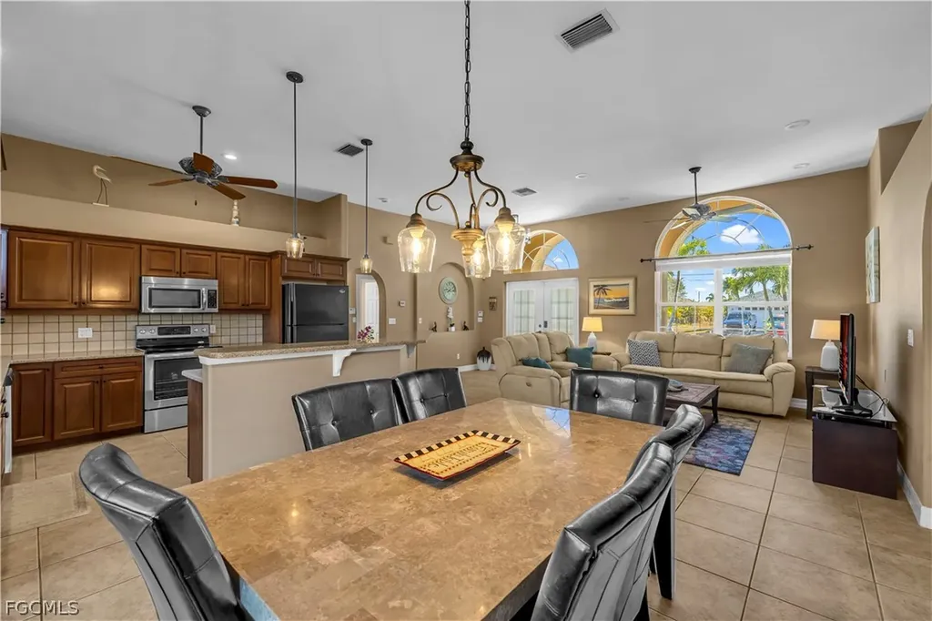 2804 SW 29th Place Cape Coral FL 33914