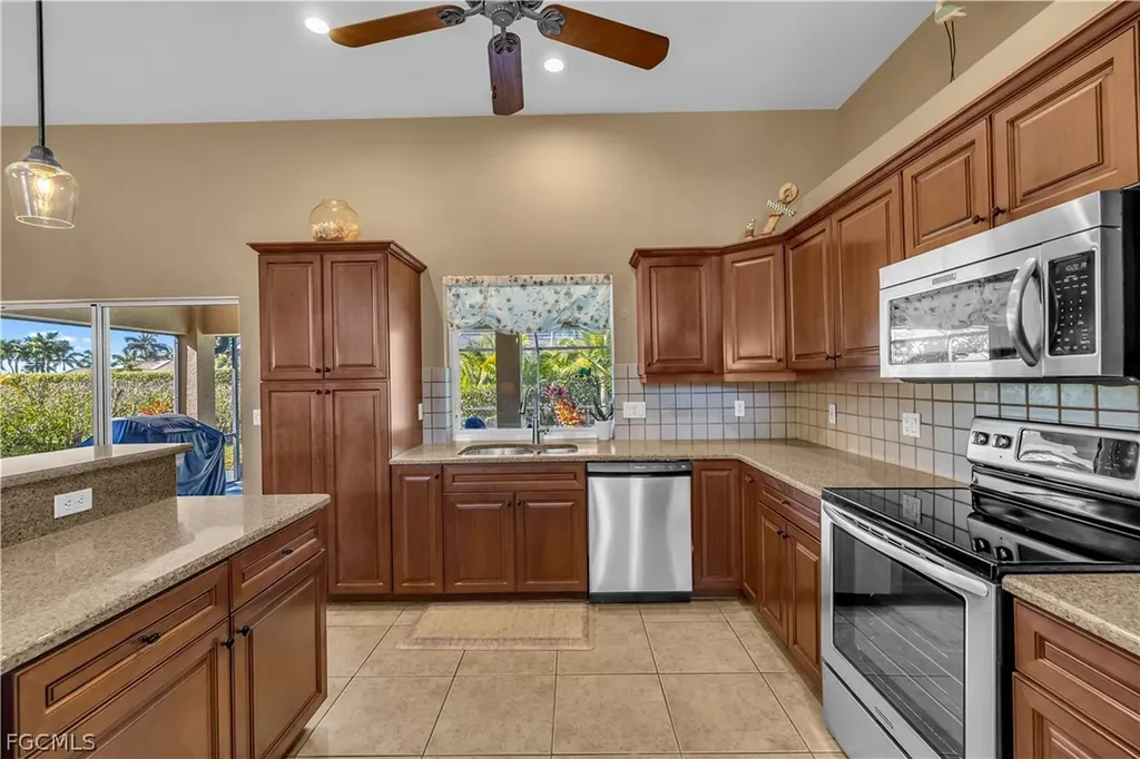 2804 SW 29th Place Cape Coral FL 33914