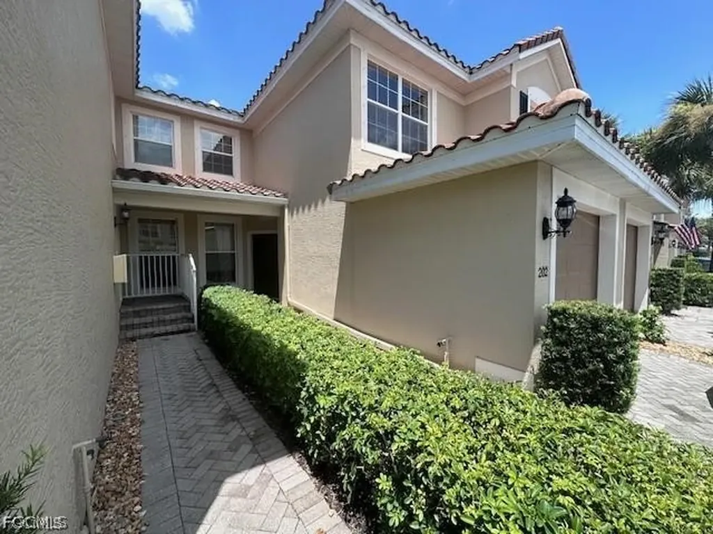 10339 Whispering Palms Drive Fort Myers FL 33913