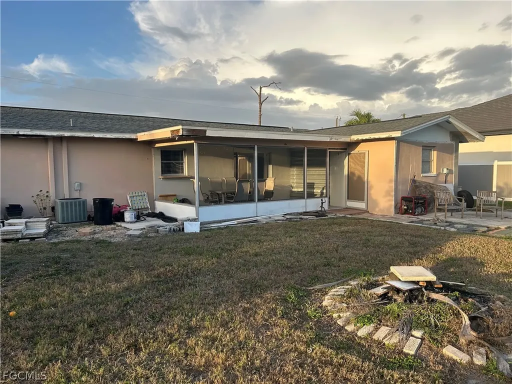 1412 SE 29th Terrace Cape Coral FL 33904