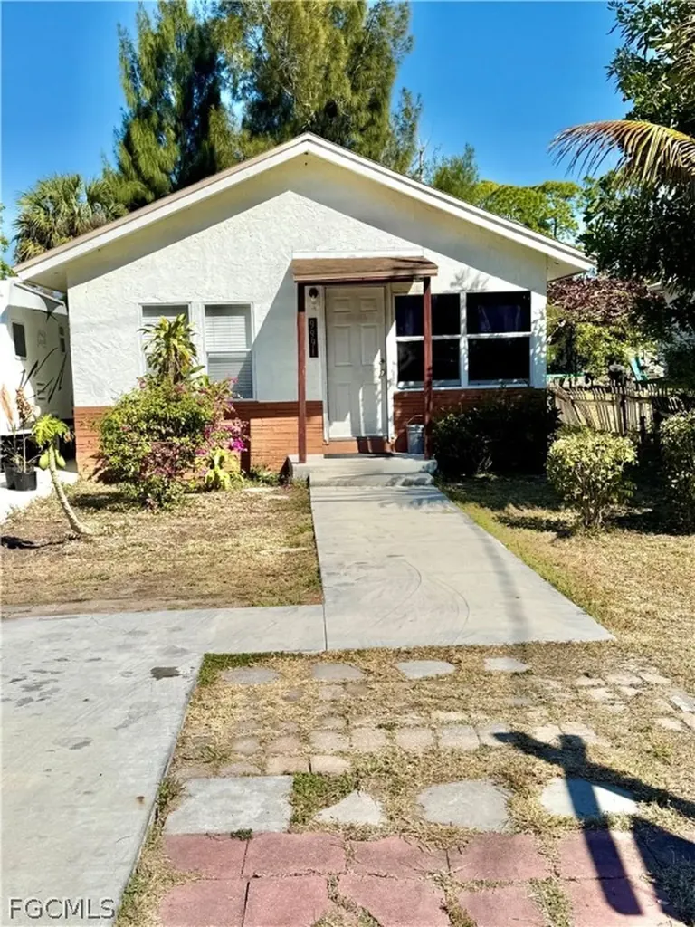 9991 Connecticut Street Bonita Springs FL 34135