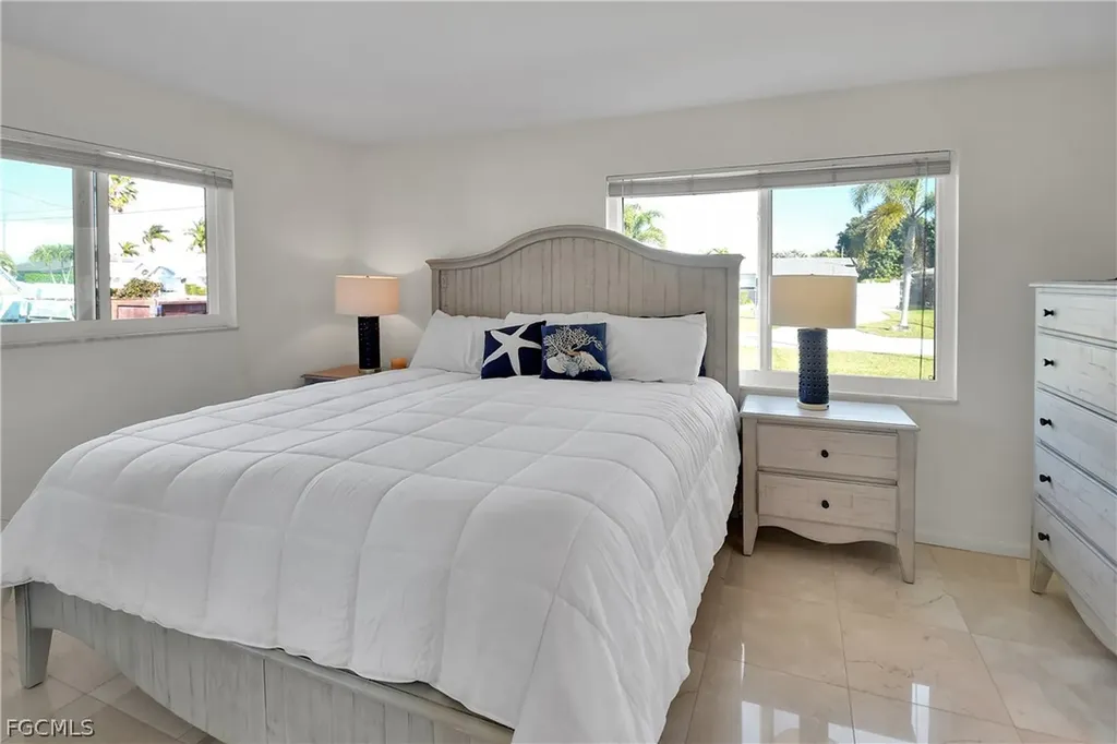 3018 SE 18th Place Cape Coral FL 33904