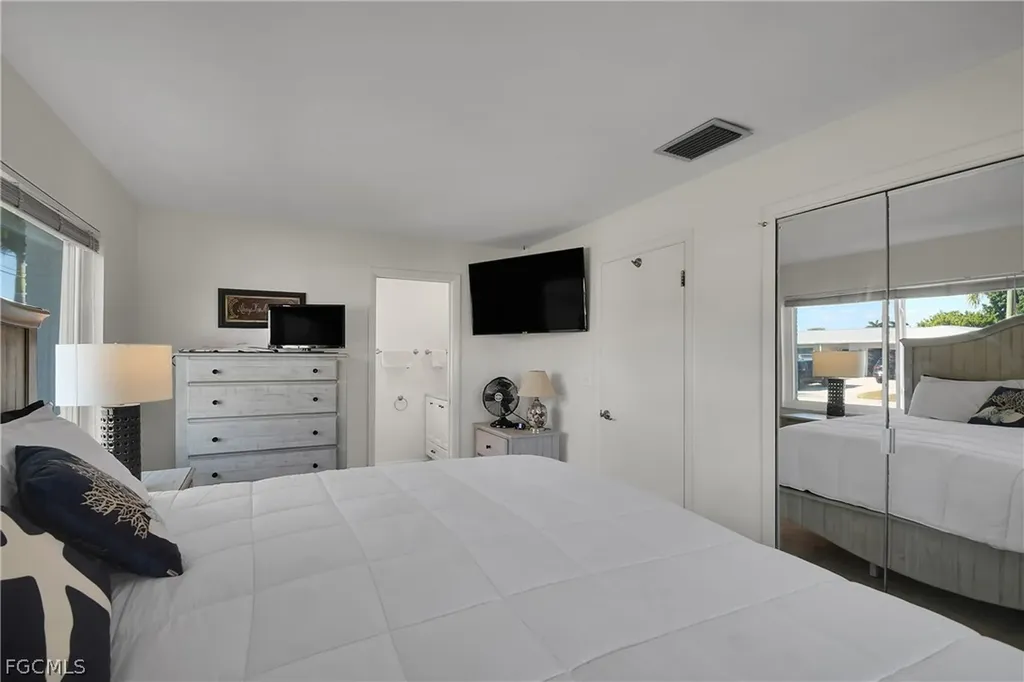 3018 SE 18th Place Cape Coral FL 33904