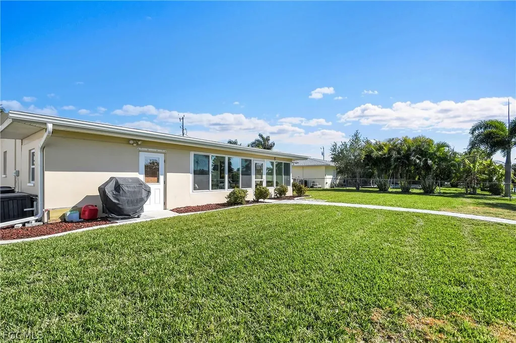 3018 SE 18th Place Cape Coral FL 33904
