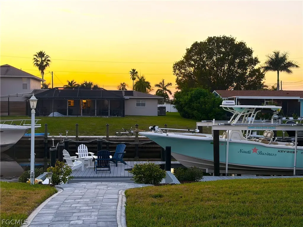 3018 SE 18th Place Cape Coral FL 33904