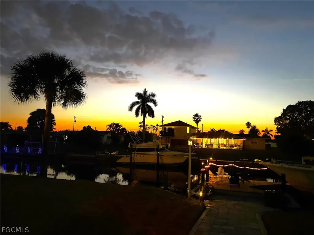 3018 SE 18th Place Cape Coral FL 33904