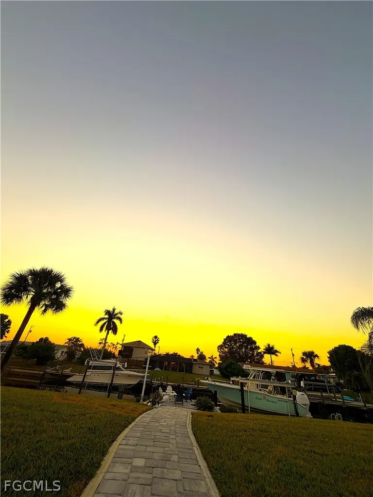 3018 SE 18th Place Cape Coral FL 33904