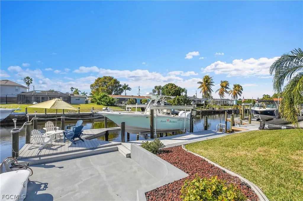 3018 SE 18th Place Cape Coral FL 33904