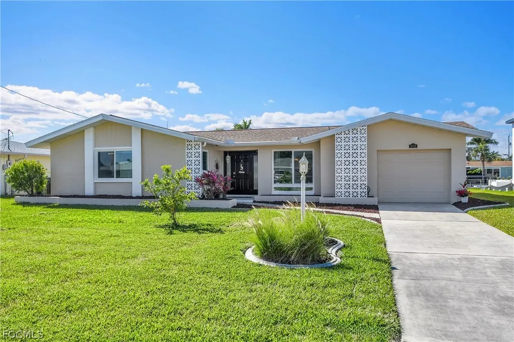 3018 SE 18th Place Cape Coral FL 33904