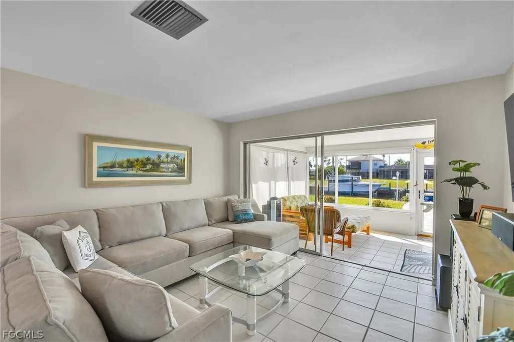 3018 SE 18th Place Cape Coral FL 33904