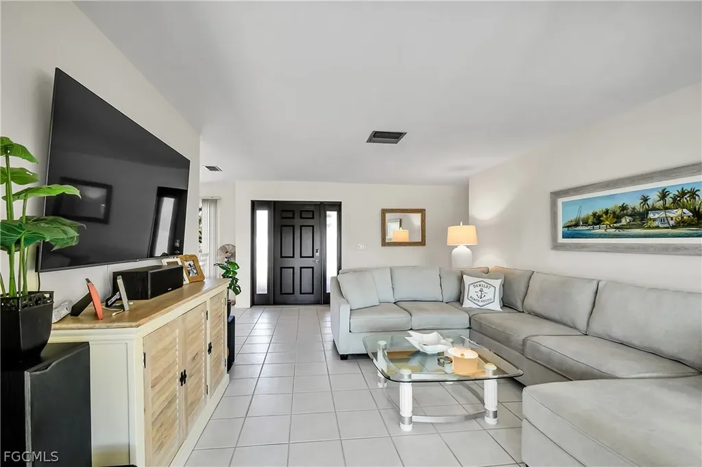 3018 SE 18th Place Cape Coral FL 33904