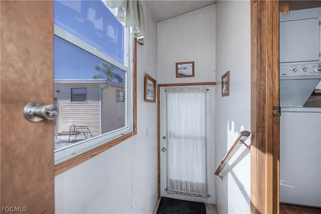 181 Caravan Circle North Fort Myers FL 33903